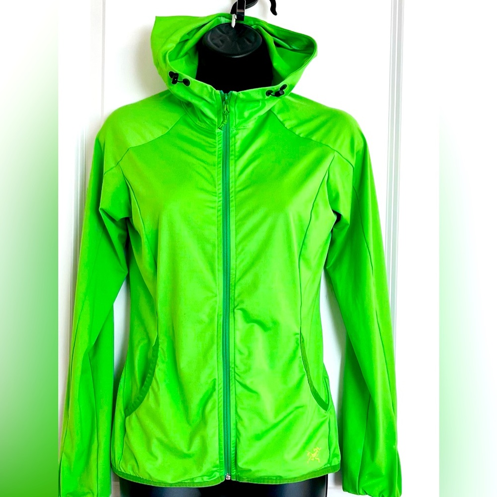Women’s Arc’teryx Hoody. Hiking, mountaineering.